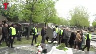 Grobari zapevali na sahrani Duška Vujoševića: "Kada umrem reći će..."