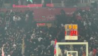 Tuča na tribini gde su navijači Zvezde pred derbi sa Partizanom, pogledajte kako je to izgledalo