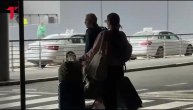 Supruga Miloša Bikovića sletela sa sinom u Beograd