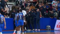 Kalinić se zakačio sa navijačem, policija ga jedva izvela iz arene!