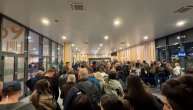 Srbi zarobljeni satima na aerodromu