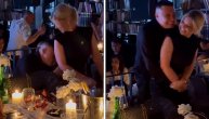Ivan Mileusnić u punom restoranu ujeo za zadnjicu suprugu