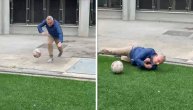 Ivan pokušao da šutne loptu, pa pao ko sveća