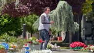 Acko Nezirović stigao na grob Ramadanovskog, pa odmah počeo da ga imitira