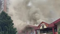 Požar u TC Enjub se širi