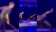Studenti FSU prikazuju veštinu mačevanja na sceni