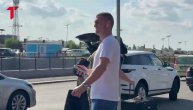 Nemanja Vidić sleteo u Beograd, supruga u besnoj mašini došla po njega