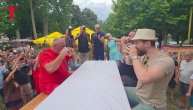 Popio je punu kriglu za dve i po sekunde: Najluđe takmičenje u Ćupriji!