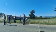 Tri osobe povređene u teškoj saobraćajnoj nesreći na Ibarskoj magistrali: Vozila završila u kanalu