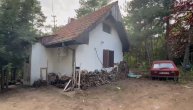 Ovde je živeo Andrija Bajić sa Malom Canom: Oko kuće rasulo, evo šta smo zatekli unutra