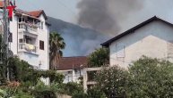 Požar u Baošićima preti kućama i zgradama: Ovo izgleda strašno