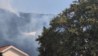 Upravo gase požar iznad magistrale u Baošićima, spušta se ka kućama!