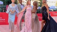 Sarajevo živi film punim plućima: Drugo veče festivala donelo glamur, zvezde i smele stajlinge