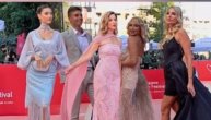 Sarajevo živi film punim plućima: Drugo veče festivala donelo glamur, zvezde i smele stajlinge