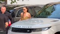 Milica Pavlović stigla u Leskovac: Povela i svog ljubimca