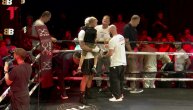 Sin Veljka Ražnatovića uleteo u ring i slavio pobedu sa tatom
