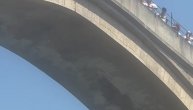 Dok Balkan bruji o suši, iz Mostara stižu nestvarni snimci skokova u Neretvu