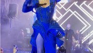 Lepa Brena pala na nastupu u Budvi: Hitno joj pritrčali u pomoć, haos u Crnoj Gori