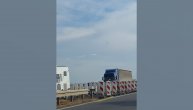 Ogromna kolona kod isključenja za Batajnicu, kilometarska kolona u pravcu Novog Sada
