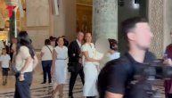 Porodica izlazi iz crkve posle krštenja
