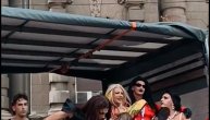 Članice Harem Girls u prajd kamionu