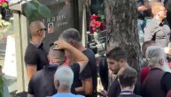 Veliki broj ljudi na groblju gde će biti sahranjen Ratko Mladić