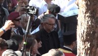 Uz zvuke trube dovezen kovčeg sa telom Ratka Mladića: Sin Darko nosi sablju