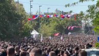 Koloni se ne vidi kraj: Kreće povorka, more ljudi došlo na sahranu Ratka Mladića