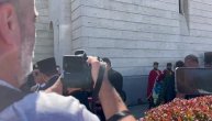 Gotovo opelo, iznose telo Ratka Mladića
